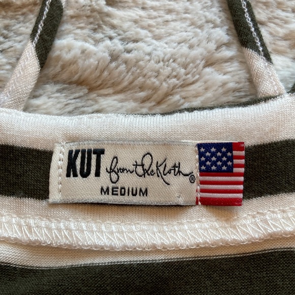 Cold shoulder top. Size M. - Picture 10 of 11